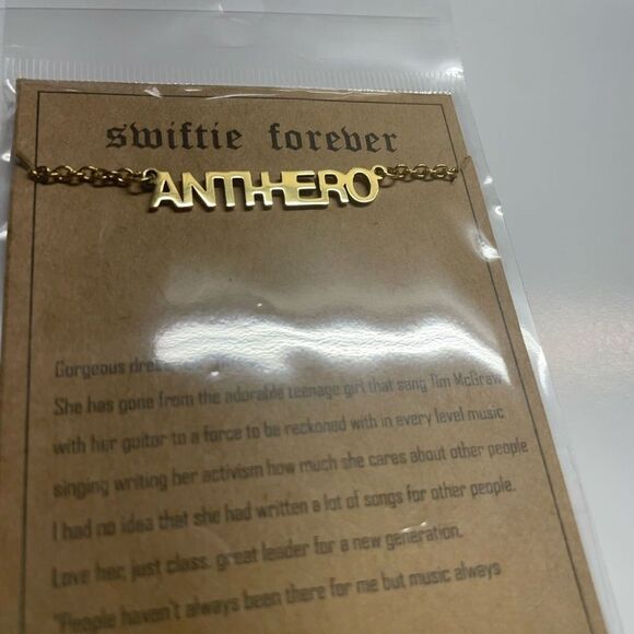 Taylor Swift necklace NWOT - Picture 2 of 4